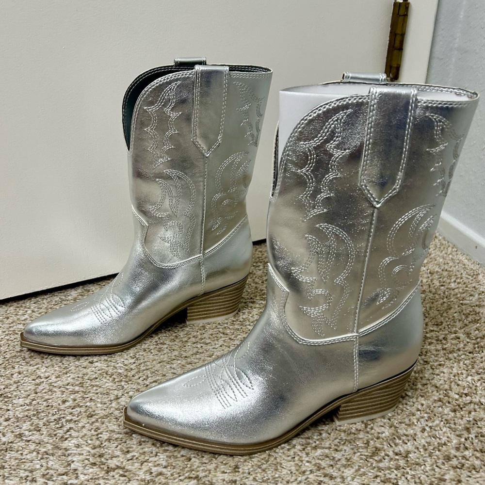 Nine West Yodown Western Metallic Silver Heeled Boots Size 6 NIB